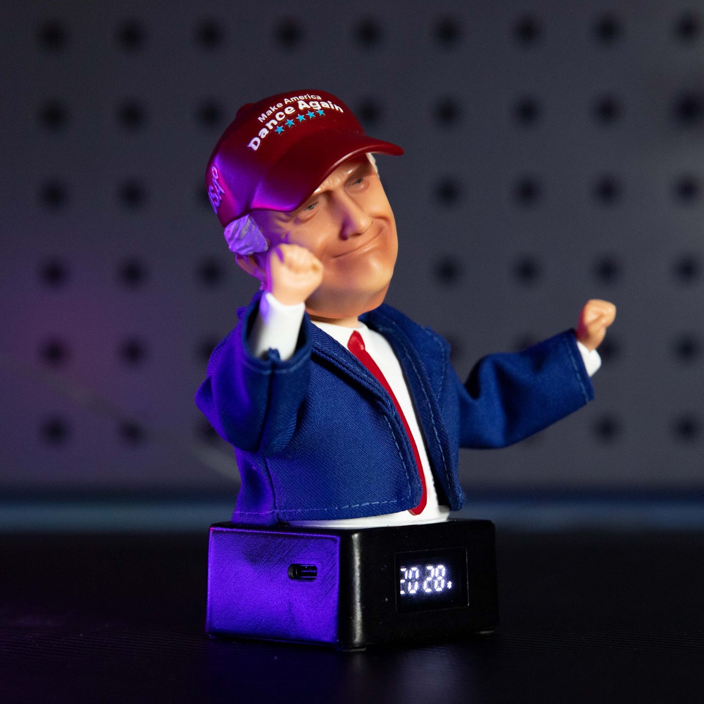 MADA: The Voice-Activated Bobblehead That Dances and Talks
